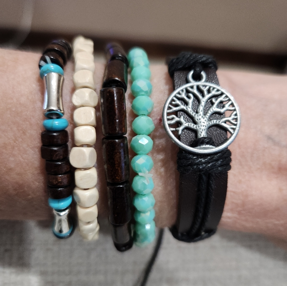 Nwot Womens Multi-Layer Turquoise & Wood Beaded & Leather Bracelet